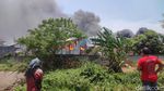 Penampakan Kebakaran Hebat Pabrik Tisu PT Sun Paper Source Mojokerto