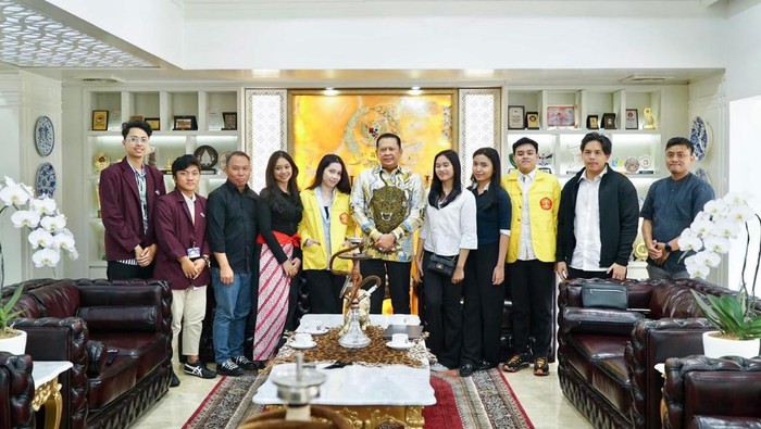Ketua MPR RI Bambang Soesatyo (Bamsoet) menekankan pentingnya mendorong literasi politik masyarakat, khususnya di kalangan anak muda.