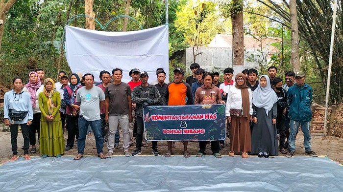 Komunitas Bonsai dan Tanaman Hias di Subang dukung Gibran cawapres Prabowo.