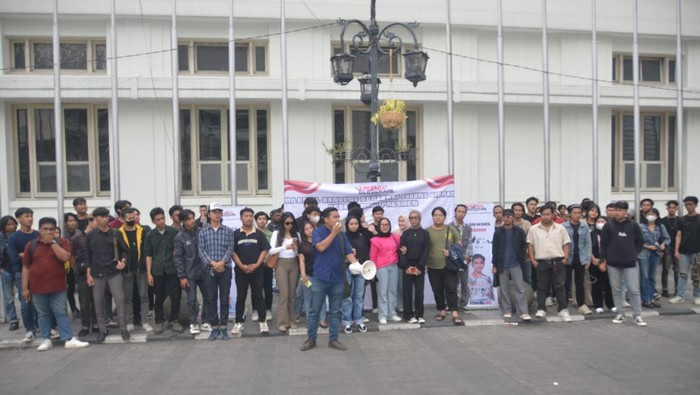 Komunitas Milenial Bergerak Bandung (MB Bandung) mendukung Wali Kota Solo Gibran Rakabuming Raka sebagai calon wakil presiden 2024.