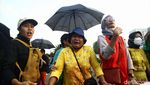 Korban Penggusuran Kampus UIII Depok Demo di Depan Istana