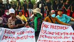 Korban Penggusuran Kampus UIII Depok Demo di Depan Istana