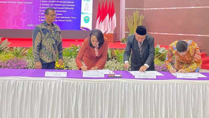 Kowani-Lemhanas Sinergi Tingkatkan Kepemimpinan Perempuan Kowani bersinergi dengan Lemhanas. Kerja sama ini untuk meningkatkan kapasitas dan kemampuan kepemimpinan para perempuan.