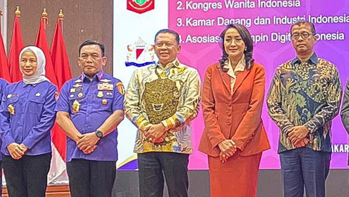 Kowani-Lemhanas Sinergi Tingkatkan Kepemimpinan Perempuan Kowani bersinergi dengan Lemhanas. Kerja sama ini untuk meningkatkan kapasitas dan kemampuan kepemimpinan para perempuan.