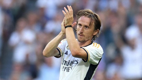 Soccer Football - LaLiga - Real Madrid v Osasuna - Santiago Bernabeu, Madrid, Spain - October 7, 2023 Real Madrids Luka Modric celebrates after the match REUTERS/Isabel Infantes