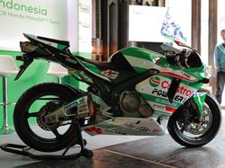 Balapan di Mandalika, Motor Alex Rins Disematkan Motif Batik Lombok