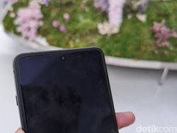 Menggenggam Oppo Find N3 Flip dengan 3 Kamera Hasselblad