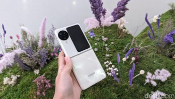 Upgrade terbesarnya dapat dilihat di kamera belakangnya. Jika Find N2 Flip dilengkapi dua kamera belakang, Find N3 Flip mengusung tiga kamera belakang. Foto: Virgina Maulita Putri/detikINET