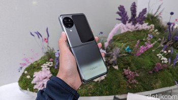 Ini dia Oppo Find N3 Flip yang sudah diluncurkan di China pada bulan Agustus lalu. Foto: Virgina Maulita Putri/detikINET