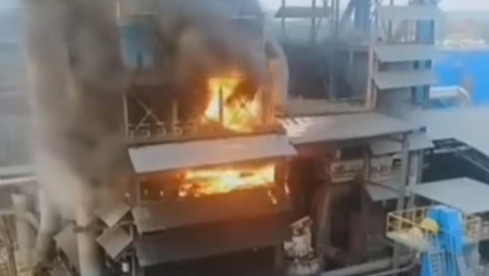 Pabrik nikel di Kukar terbakar.