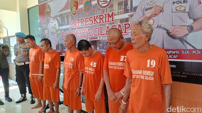 Para tersangka kasus kekerasan seksual terhadap anak di Cilacap, Kamis (12/10/2023).
