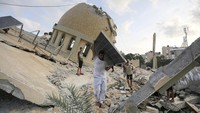 Serangan pasukan militan Hamas itu dimulai sejak Sabtu (7/10) pagi, yang diklaim sebagai serangan untuk mengakhiri pendudukan terakhir di bumi. Pasukan Israel kemudian membalas dengan melancarkan Operasi Pedang Besi. Mereka mengklaim operasi ini menargetkan infrastruktur Hamas di Jalur Gaza.