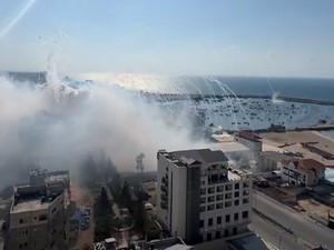 Video Rudal-rudal Israel Hantam Pelabuhan di Gaza