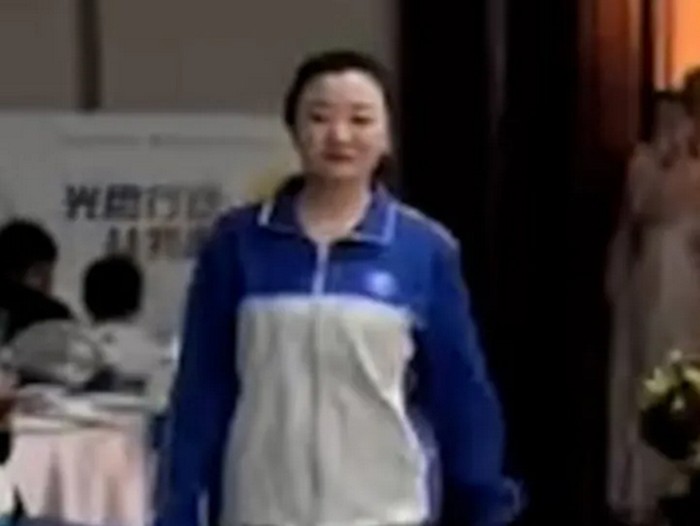 Pengantin Pakai Baju Seragam