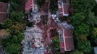 Beeri, sebuah lokasi pertanian tiga mil dari Gaza yang pernah menampung para pekerja pertanian Gaza – dan masih menghidupi keluarga yang pernah berhubungan dengannya – adalah salah satu kota pertama yang terkena serangan Hamas. Israel telah mengebom Gaza sebagai tanggapan atas serangan Hamas, yang menewaskan lebih dari 1.000 orang, kata para pejabat Palestina. Korban tewas Israel akibat serangan Hamas telah mencapai 1.200 orang dan lebih dari 2.700 orang terluka, kata militer Israel.