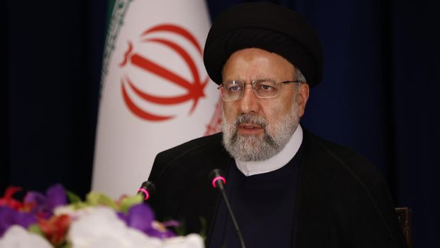 Presiden Iran Ebrahim Raisi usai menggelar konferensi pers. (AP Photo/Jason DeCrow)