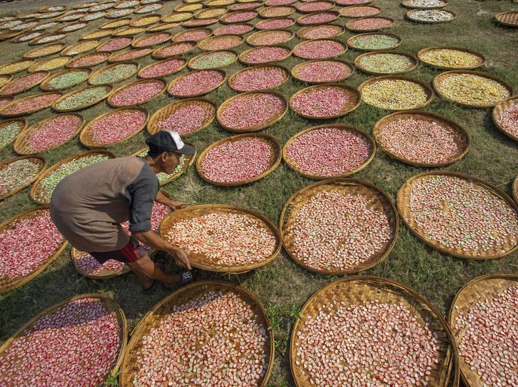 Musim Kemarau Produksi Kerupuk Makin Kriuk