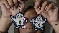 Suvenir ini diproduksi untuk pesanan dari wilayah Sumatera, Banten, Jakarta, Jawa Tengah hingga Jawa Timur guna memeriahkan Pemilu 2024.  