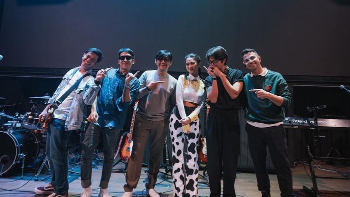Raffi Ahmad manggung di acara ulang tahun Azizah Salsha.