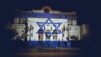 Bendera Israel, yang dikibarkan di gedung Parlemen Bulgaria, di Sofia, Bulgaria, Minggu, 8 Oktober 2023, untuk menunjukkan dukungan kepada Israel menyusul invasi Hamas yang belum pernah terjadi sebelumnya dari Gaza. AP/Valentina Petrova  