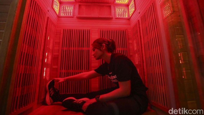 Alat sauna infra red dipamerkan dalam Fitness Recovery dan Wellness. Alat ini diklaim dapat menurunkan obesitas.