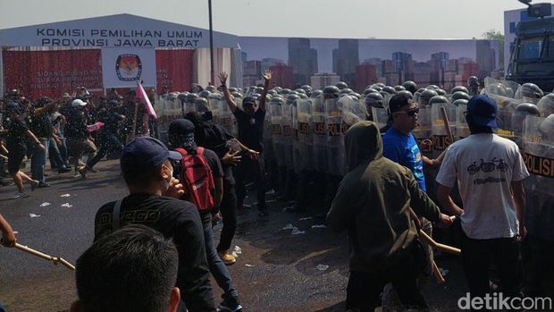 Simulasi Penanganan Kerusuhan Saat Pelaksanaan Pemilu 2024