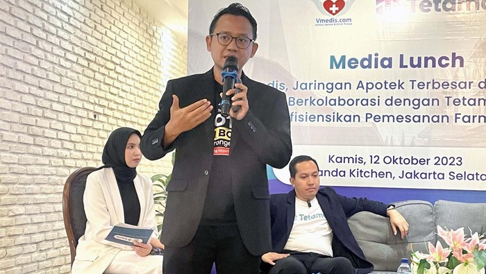 Software apotek VMedis berkolaborasi dengan platform distributor farmasi online Tetama. Sinergi ini untuk mempermudah pemesanan produk farmasi.