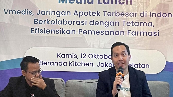 Software apotek VMedis berkolaborasi dengan platform distributor farmasi online Tetama. Sinergi ini untuk mempermudah pemesanan produk farmasi.