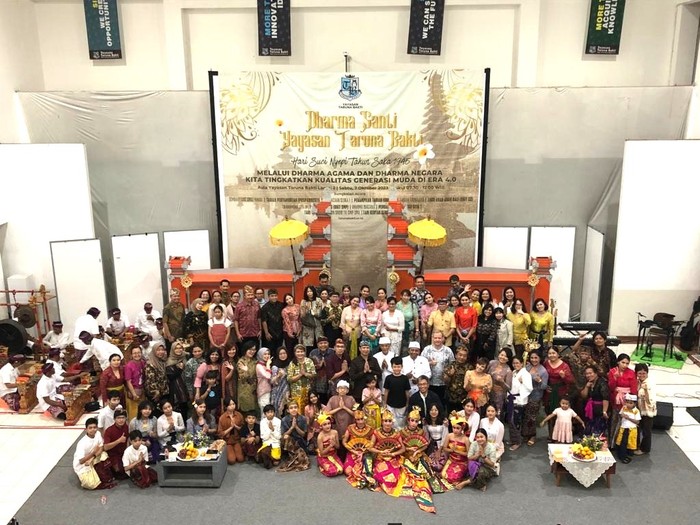 SMP Taruna Bakti Bandung mengusung visi menjadi lembaga pendidikan yang memberikan lingkungan belajar kolaboratif multikultura