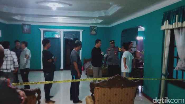 Suami istri ditemukan tewas berpelukan di rumahnya Ceper, Klaten, Rabu (11/10/2023).