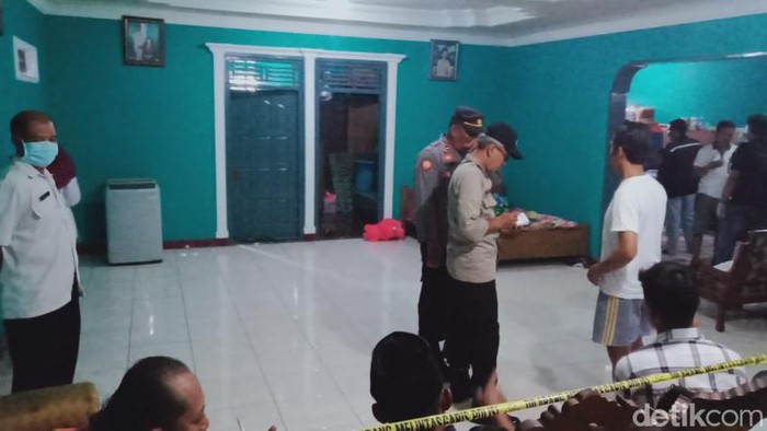 Suami istri ditemukan tewas berpelukan di rumahnya Ceper, Klaten, Rabu (11/10/2023).