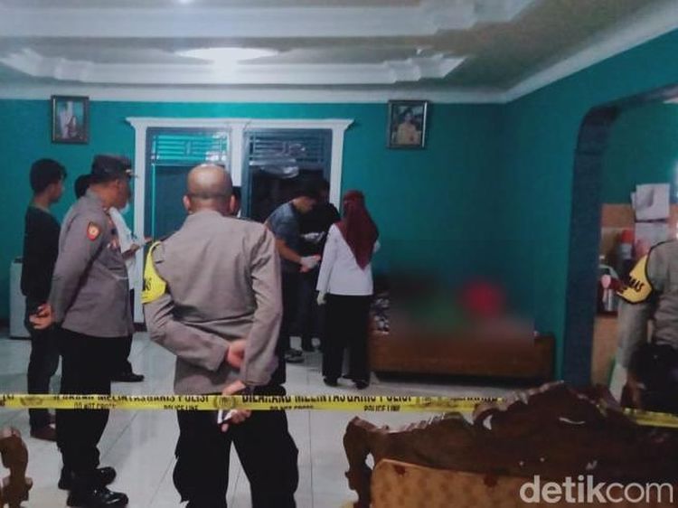 Geger Suami Istri Tewas Berpelukan di Ceper Klaten