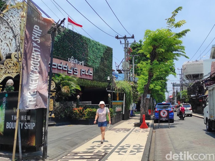 Suasana di depan Paddy's Pub, tempat ledakan bom pertama dalam serangkaian tragedi Bom Bali I, 12 Oktober 2002.