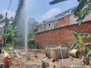 Penampakan Semburan Gas dari Sumur Bor di Bogor