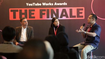 Ajay Vidyasagar Regional Director, YouTube Asia-Pacific, Nessie Judge Kreator YouTube, Sandru Emil Co-Founder & Creative Business Director Ambilhati saat konferensi pers di Jakarta, Kamis (12/10/2023). 
