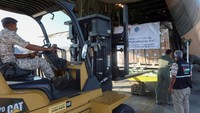 Sumber militer Yordania mengatakan sebuah pesawat militer akan menerbangkan bantuan tersebut ke perbatasan Rafah dengan Mesir, dan kemudian bantuan tersebut akan ditransfer ke pihak berwenang di Gaza jika izin telah diperoleh.  
