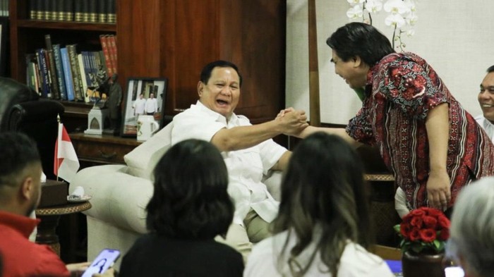 Ade Armando salam komando ke Prabowo