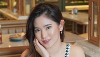 Makeup natural membuat penampilan Agnes Yunike terlihat makin memesona dan imut. Setuju nggak? Foto: Istimewa