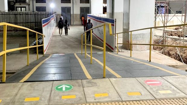 Akses penumpang KRL di Stasiun Manggarai, Jakarta Selatan. Dok: KAI