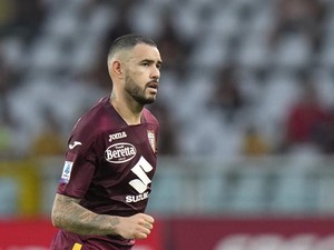 Sanabria yang Ludahi Messi Ternyata Sama-sama Jebolan La Masia!