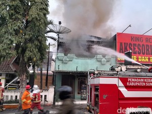 Bangunan 2 Lantai di Sumedang Terbakar gegara Dispenser Kosong