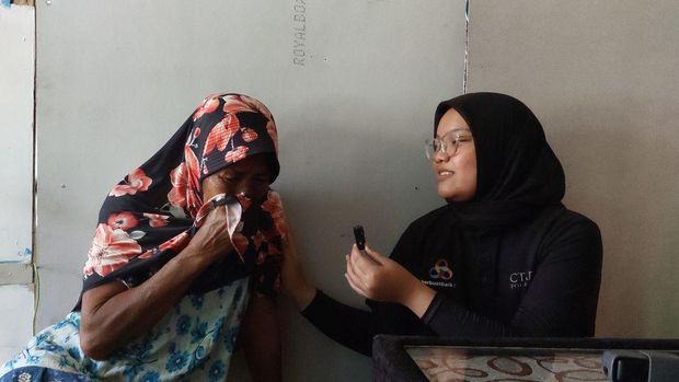 Ibu Omin dan tim berbuatbaik.id