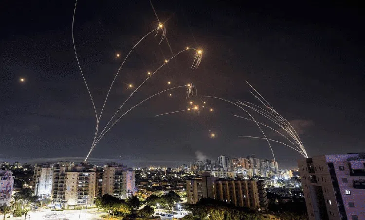 Bingkai Sepekan: Pecahnya Perang Langka Israel-Palestina