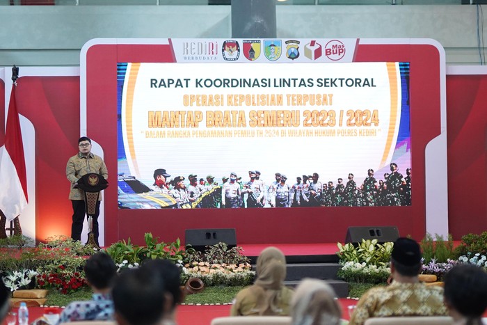 Bupati Kediri Hanindhito Himawan Pramana