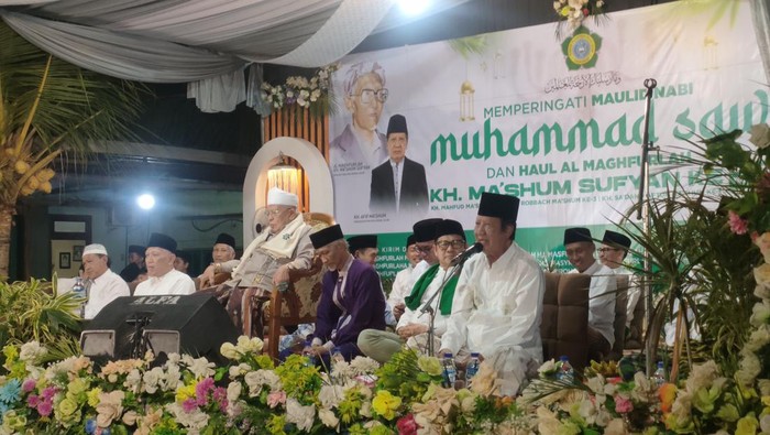 Cak Imin menyambangi Pondok Pesantren Ihyaul Ulum di Gresik, Jawa Timur
