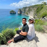 Catherine mengaku usai menikah dirinya masih menetap di Jakarta dan memutuskan bolak-balik ke Makassar karena kesibukannya dengan jadwal syuting dan kegiatan lainnya. Foto: Instagram/@cathrinewilson @idham_mase