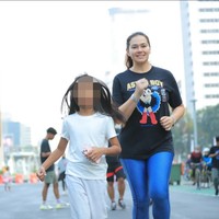 Catherine Wilson juga sempat mengunggah aktivitasnya bersama suami dan putri sambungnya saat Car Free Day, pada September 2023. Foto: Instagram/@cathrinewilson @idham_mase