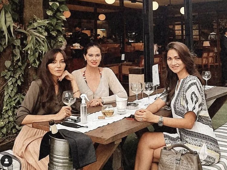 Catherine Wilson Hobi Makan Bareng Keluarga dan Sahabat, Intip Momennya
