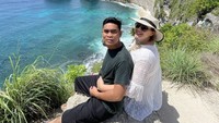 Catherine Wilson menikah dengan anggota DPRD Sidrap, Idham Masse pada 1 Oktober 2022. Sayangnya rumah tangga mereka dikabarkan goyah setelah sang suami diketahui mengajukan gugatan cerai. Foto: Instagram cathrinewilson
