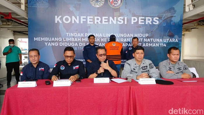 Direktur Jenderal Penegakan Hukum Lingkungan Hidup dan Kehutanan (Gakkum) KLHK, Rasio Ridho Sani saat memberikan penjelasan di Batam.